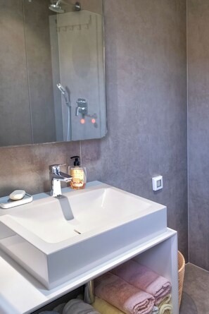 Apartment (A1) | Bathroom