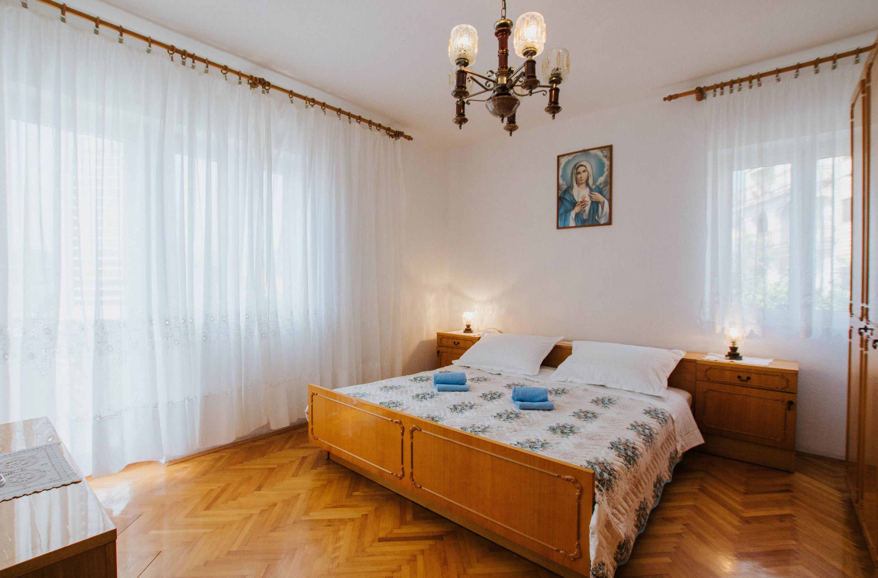 House | Iron/ironing board, free WiFi