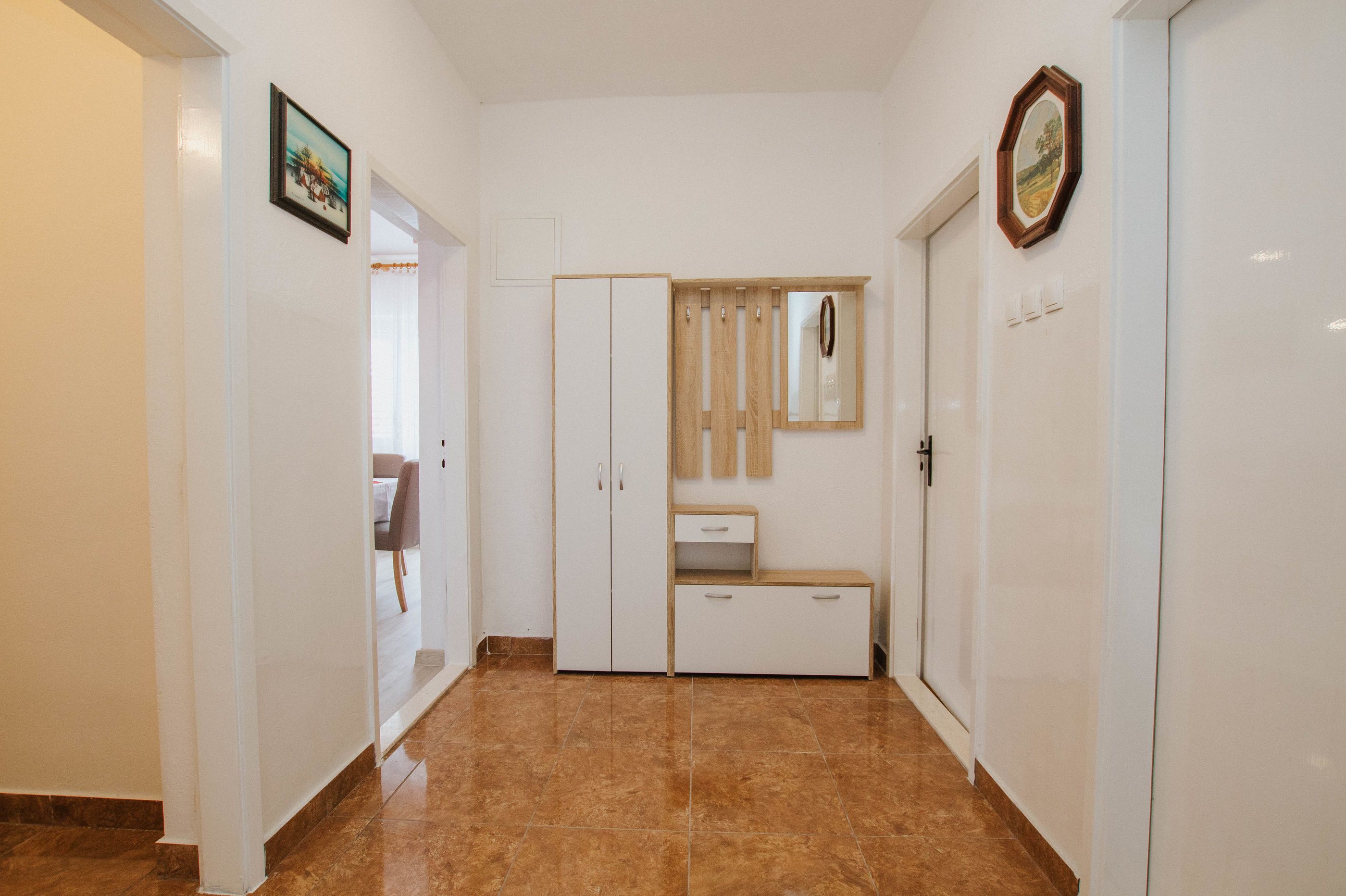 House | Iron/ironing board, free WiFi