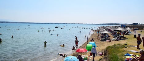 Gần bãi biển
