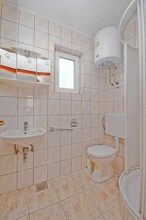 Apartment (A1) | Bathroom