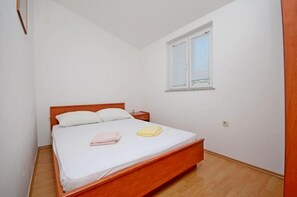 Apartment (A2) | Free WiFi, bed sheets