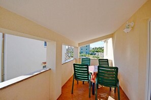 Apartment (A2) | Terrace/patio - Apartments Ivan (Novalja)