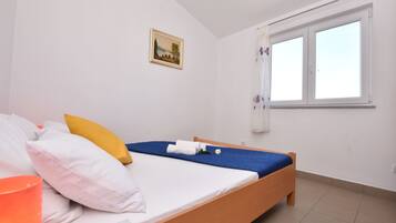 8 bedrooms, iron/ironing board, free WiFi