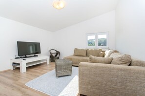 Apartment (A6) | Living room