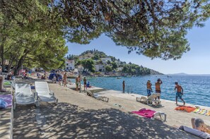 Beach - Apartments Sanja (Tribunj)