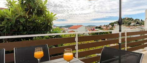 Apartment (A1) | Balkon