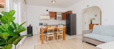 Appartement (A3) | Salle de séjour | Télévision