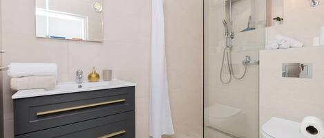 Apartment (A1) | Bathroom | Shower