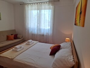 Apartment (A1) | Free WiFi, bed sheets - Apartment Jolanka (Sukosan)