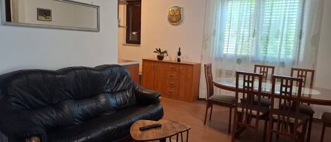 Apartment (A1) | Wohnbereich | Smart-TV
