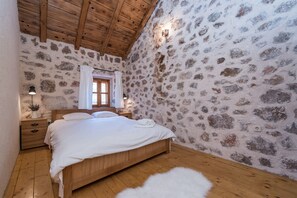 Free cots/infant beds, free WiFi