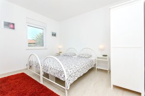 Free WiFi, bed sheets - Apartments Branimir (Kolan)