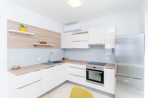Dapur peribadi | Peti sejuk, dapur, mesin basuh pinggan mangkuk 