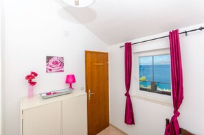 Free WiFi, bed sheets - House Romantica (Postira)