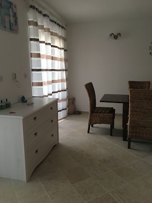 Casa | Sala de estar | TV, lareira