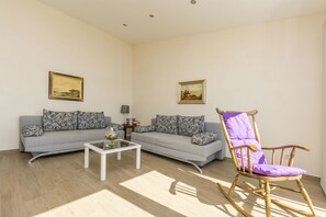 Appartement (A2) | Salle de séjour | Télévision