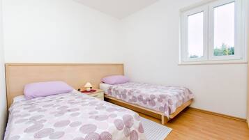 Free WiFi, bed sheets