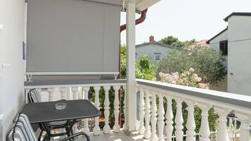 Apartment (A1) | Balkon