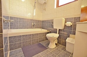 Apartment (A1) | Bathroom