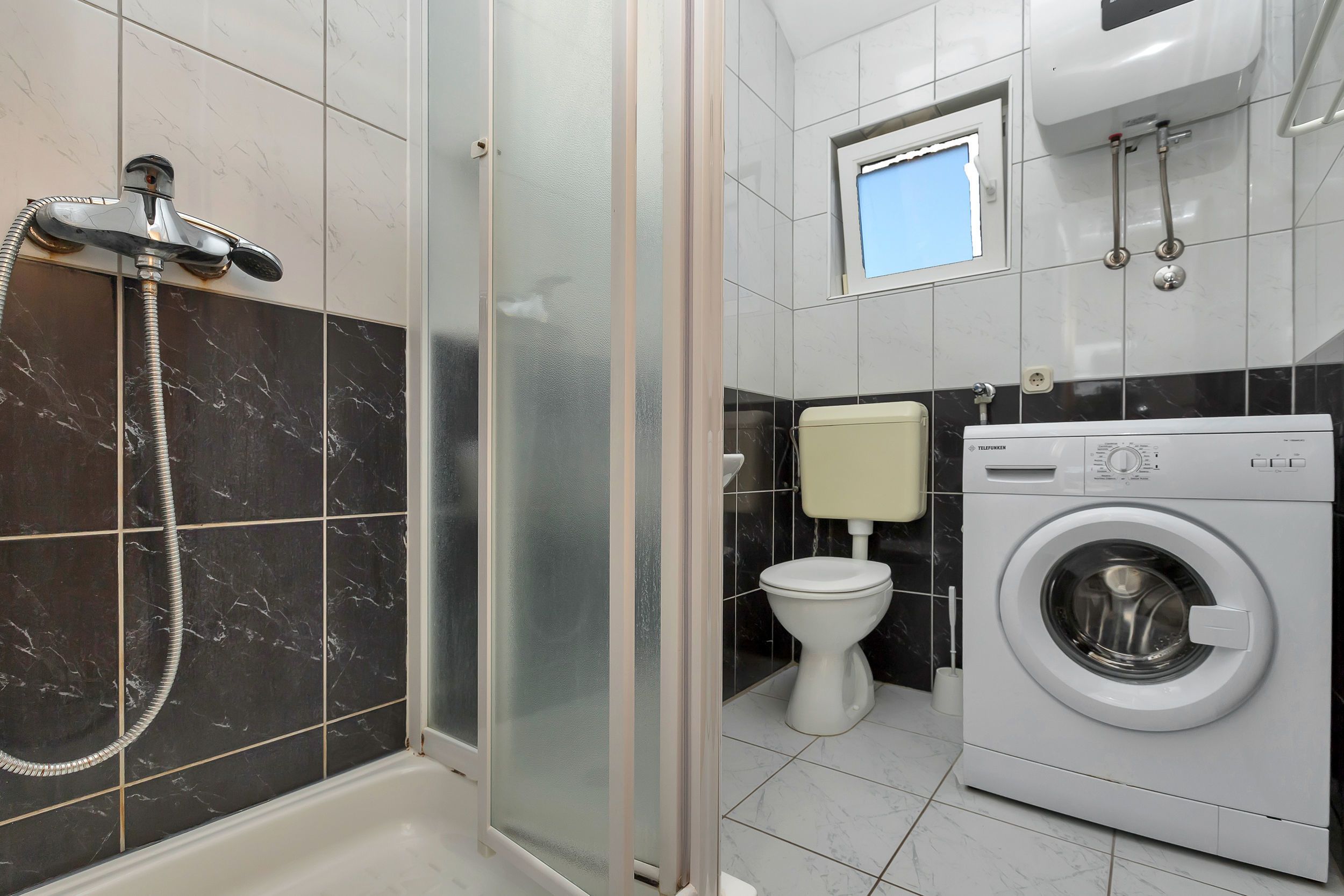 Bathroom | Shower