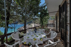 Outdoor dining - House Sea Rose (Jelsa)