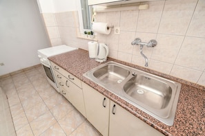 Apartment (A2) | Private kitchen | Fridge, oven, stovetop, electric kettle