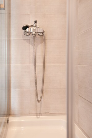 Studio (A2) | Bathroom | Towels - Apartments Lile (Brela)
