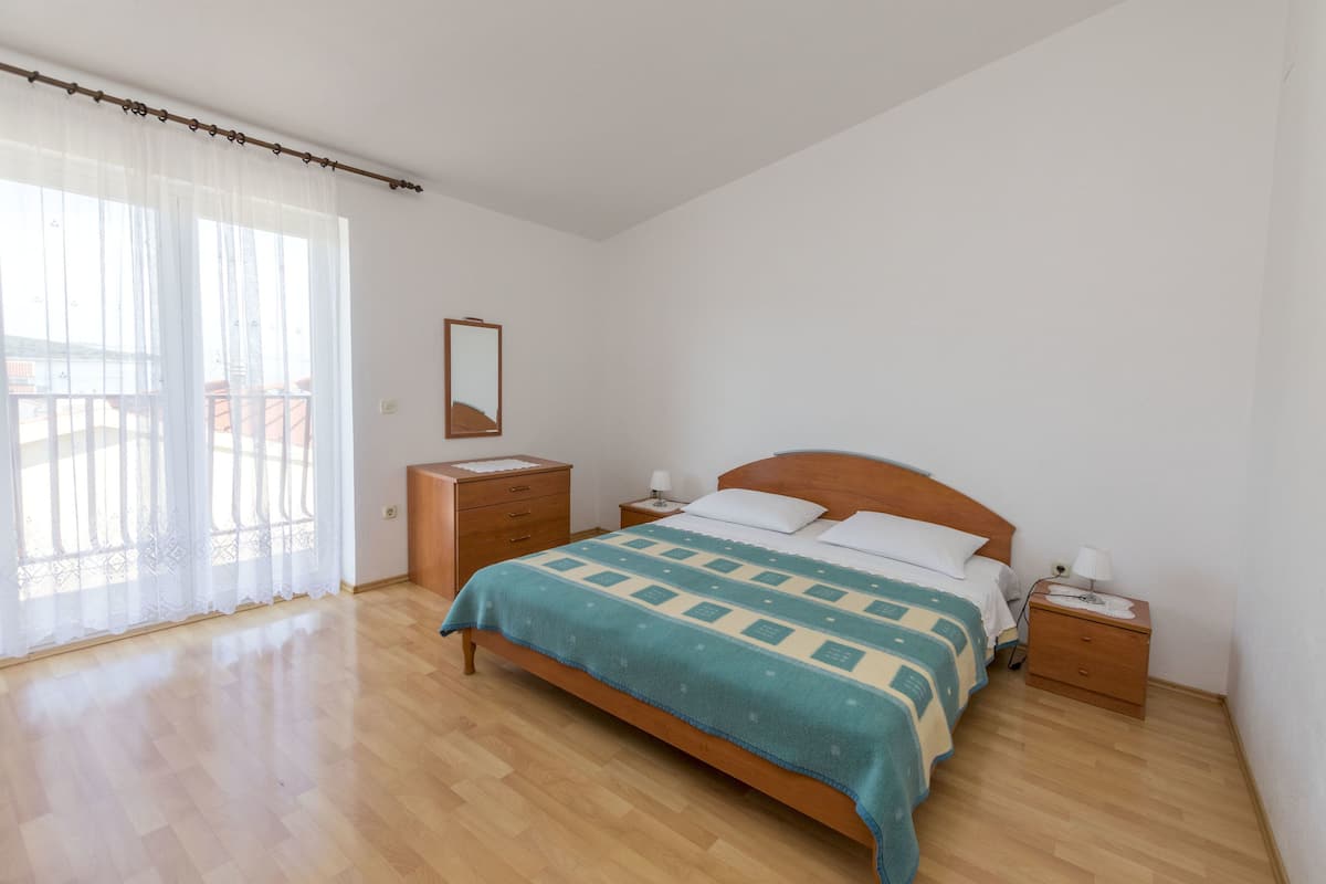 WiFi (free), bed sheets