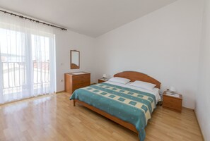Free WiFi, bed sheets - Apartments Matejka (Primosten)