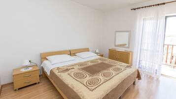 Free WiFi, bed sheets