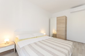 Free WiFi, bed sheets