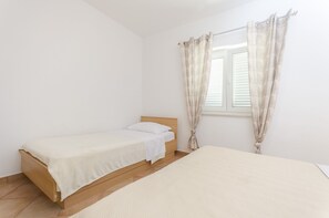 Apartment (A1) | 2 bedrooms, free WiFi, bed sheets - Apartments Karolina (Vodice)