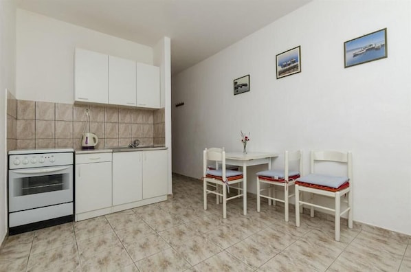 Apartment (A2) | Private kitchen
