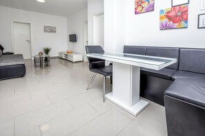 Apartment (A1) | Dining