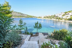 Beach nearby - Apartments Maja (Rogoznica)