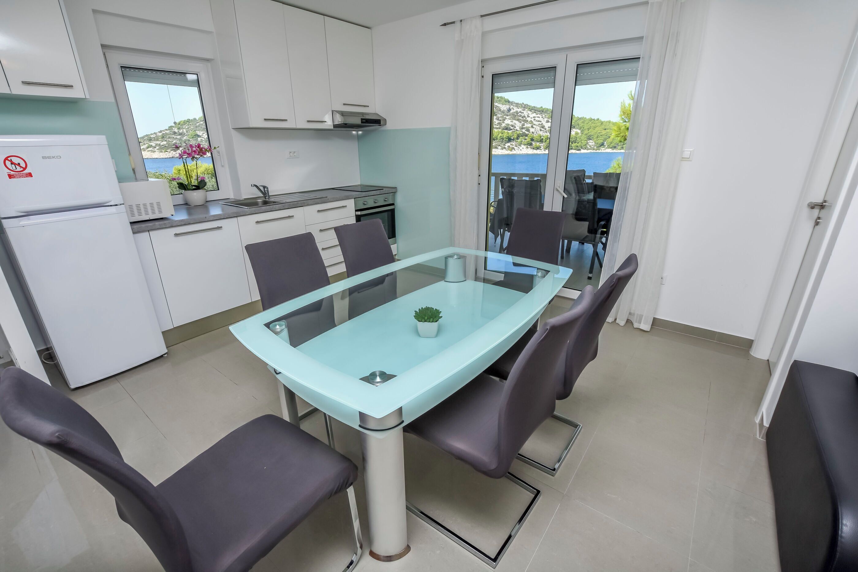 Apartment (A3) | Eigene Küche | Kühlschrank, Mikrowelle, Ofen, Herdplatte