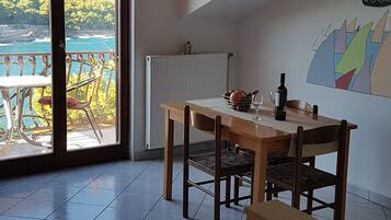 Apartment (A1) | Living room | TV