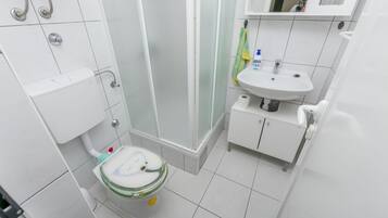 Bathroom | Shower