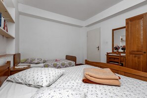 Apartment (A1) | Free WiFi, bed sheets - Apartments Robinzon Milivoj (Sucuraj)