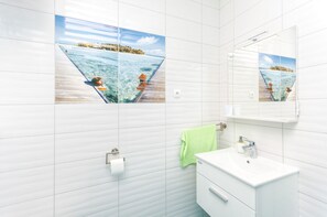Bathroom | Hair dryer, towels - Apartments Summertime (Vodice)