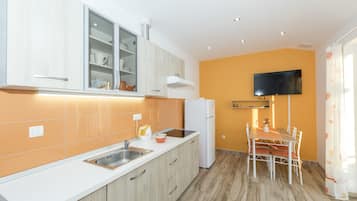 Eget kjøkken | Kjøleskap og kokeplater