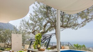 Unclassified image, 4 of 75, button - House Arija (Makarska)