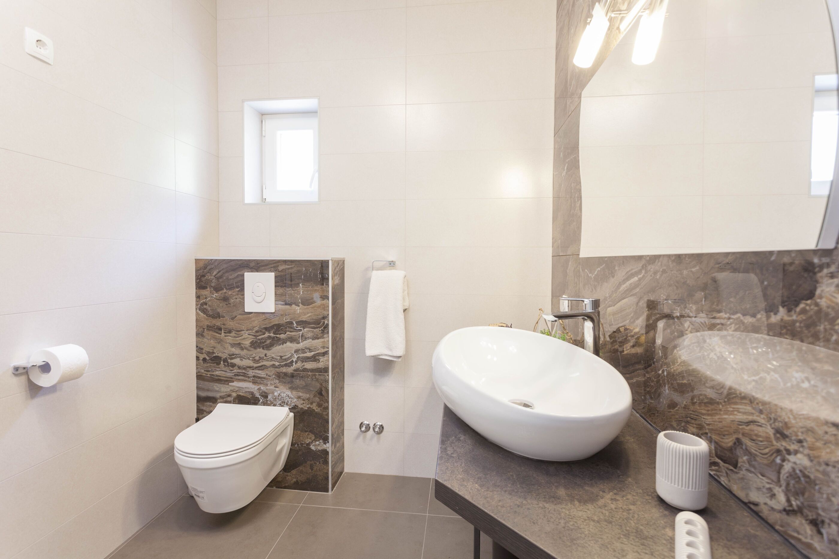 Baño | Regadera y toallas 