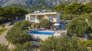 Unclassified image, 3 of 75, button - House Arija (Makarska)