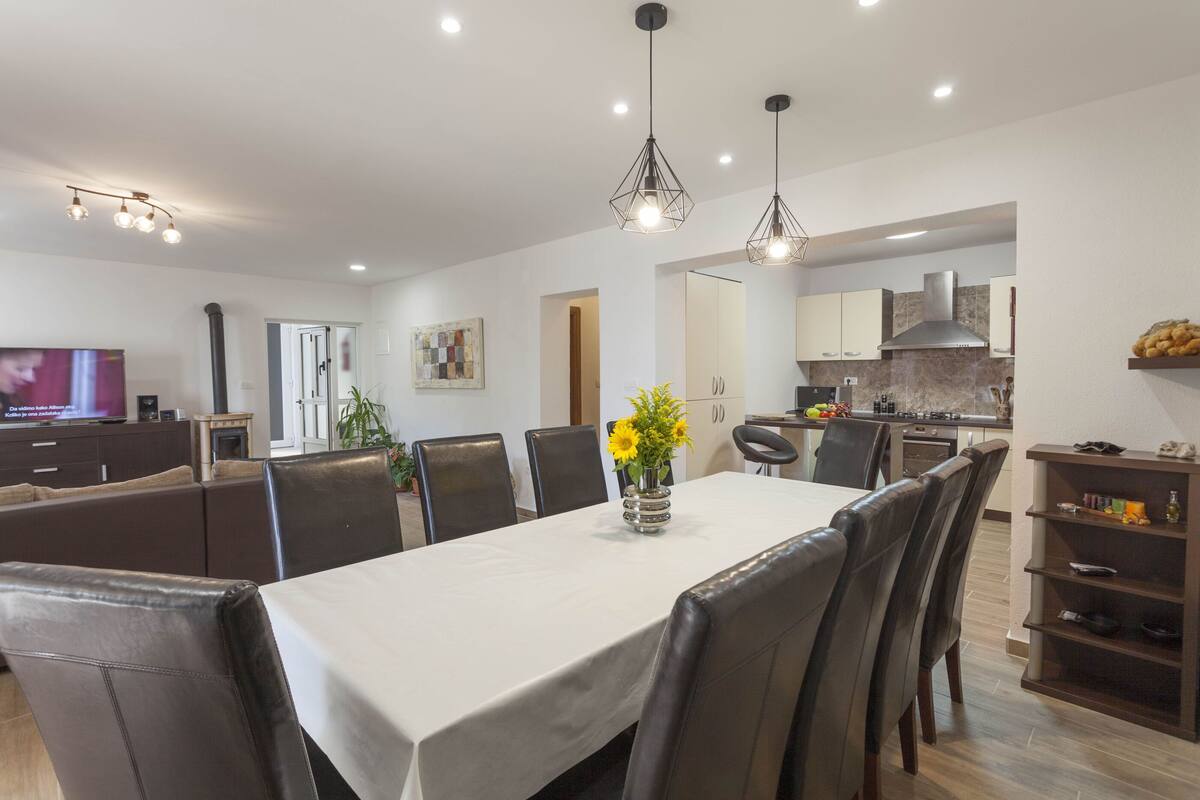 Private kitchen | Espresso maker, coffee/tea maker, fridge, microwave