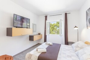 In-room safe, iron/ironing board, free WiFi - House Arija (Makarska)