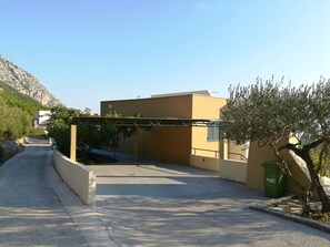 Free self parking - House Arija (Makarska)