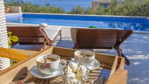 Unclassified image, 5 of 75, button - House Arija (Makarska)