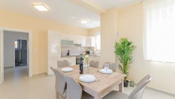 Appartement (A1) | Cuisine privée | Réfrigérateur, un four, surface de cuisson, lave-vaisselle